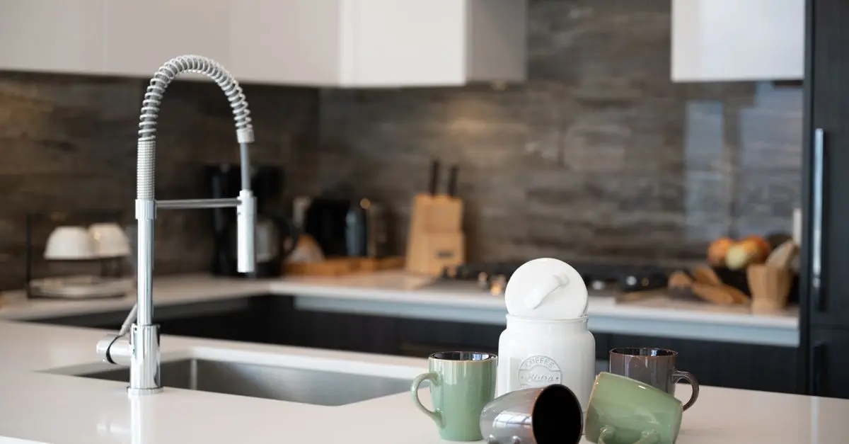 Guide Complet pour Installer un Robinet de Cuisine